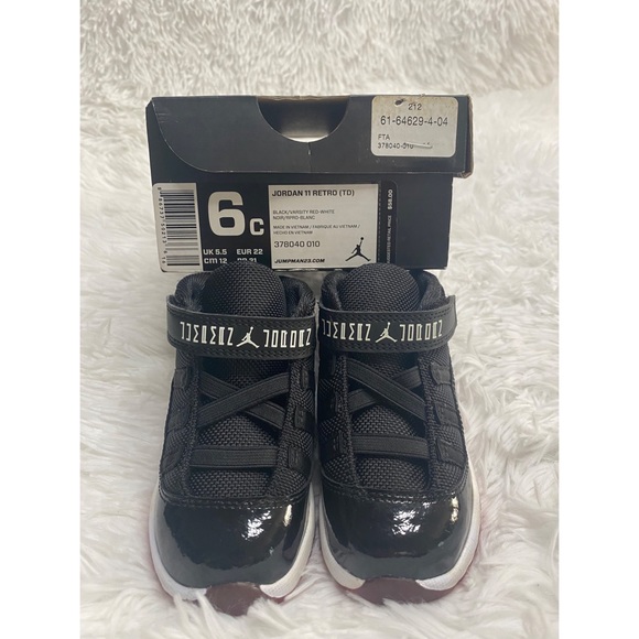 **SOLD** Air Jordan 11 Retro ‘Bred’ 2019 - Picture 2 of 3